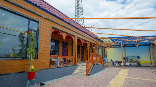 When encountering homestays and farmhouses in Huocheng