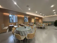 雲雅酒店（西安鐘鼓樓大差市地鐵站） 鄰近长乐门的酒店