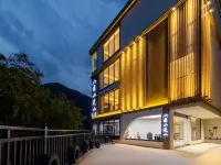 The mountain is the mountain Hotels in Kangding
