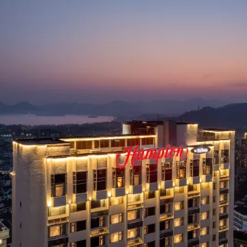 Hampton by Hilton Hangzhou West Lake Lakeside Wulin Square Отели рядом с достопримечательностью «Городской больница в нижнем городке, Чжэнчжоу»