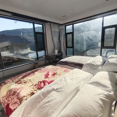 Fushan Light Luxury Homestay Отели в г. Баосин