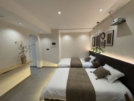 liuwenB&B Отели рядом с достопримечательностью «Yangzi Valley»