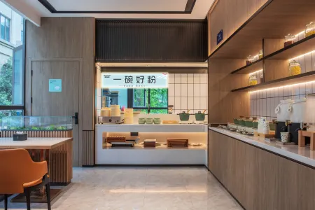 Echarm Hotel (Hunan Biomechanical University Donghu Subway Station) Отели рядом с достопримечательностью «Hunan Biological and Electromechanical Polytechnic (Donghu Campus)»