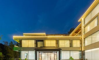 Huoshan Mansu Zhuning Creek Language Homestay