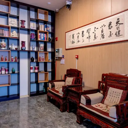 Yicheng Zhilu Hotel (Luohe Stadium)