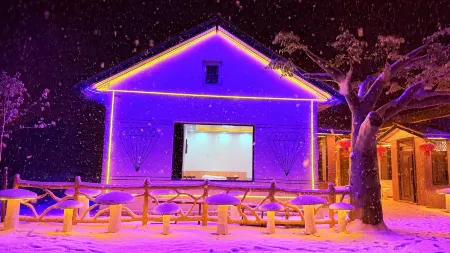 Xuegu Xueyaoju Chinese Inn (Snow Town Scenic Area) Отели в г. Учан