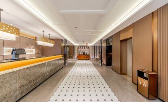 Homeinn Plus Hotel (Shanghai Nanjing Road Pedestrian Street)