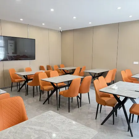 Lanwan Holiday Hotel (Banqiao Subway Station Wuyue Plaza)