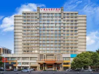 Vienna Classic Hotel (Hengtong Fortune Center Store) Hotels near Baoding Library