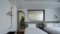 โรงแรมอะนานัส สาขากรีนเลค