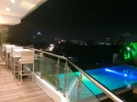 J7 Plaza Hotel Iloilo - สระว่ายน้ำบนดาดฟ้า