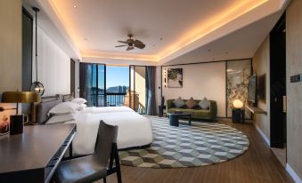 Golden Phoenix Sea View Hotel