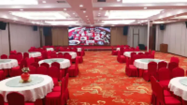 Universal International Hotel (Nanning Fujian Yuan Subway Station)