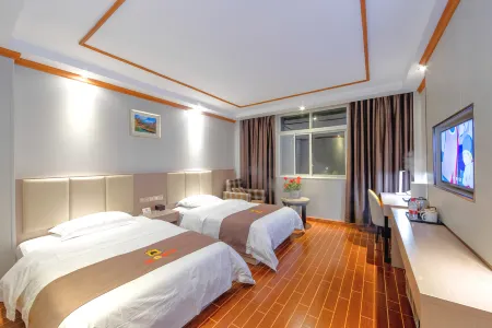 Super 8 Hotel (Entrance to Daocheng Yading Scenic Area)