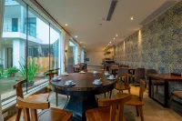Qijing Mountain Court Hotel (Yangshuo Shili Hualang Yulong River)