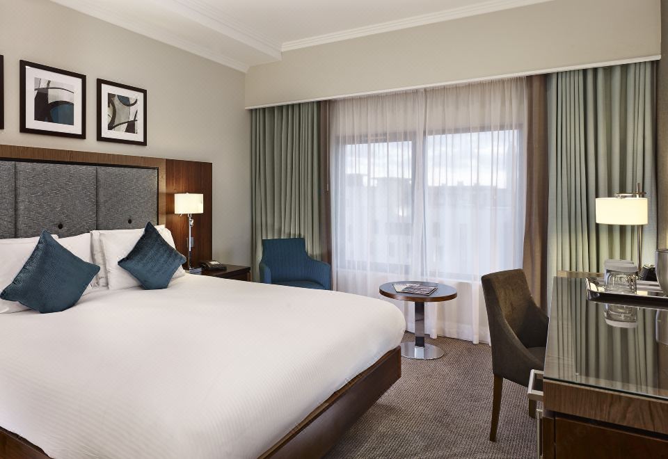 3. 더블트리 바이 ..