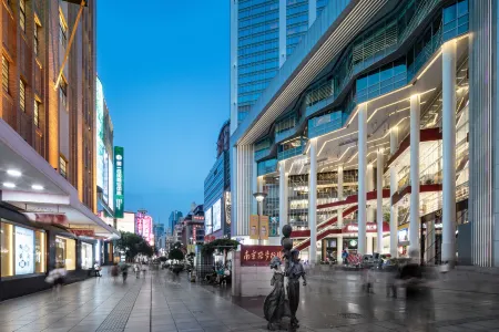 Crowne Plaza Shanghai Nanjing Road Отели рядом с достопримечательностью «Tangqiao Park (East Gate 2)»