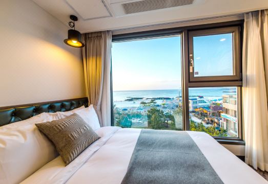 객실 내부 바다 전망