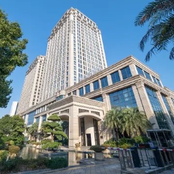 Dragon Dream Hotel Отели рядом с достопримечательностью «Jinjiu Refuge»