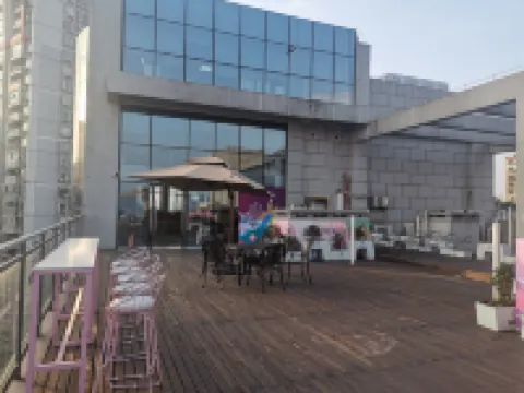 Wers Hotel (Chongqing Lianglukou Eling Light Rail Station)