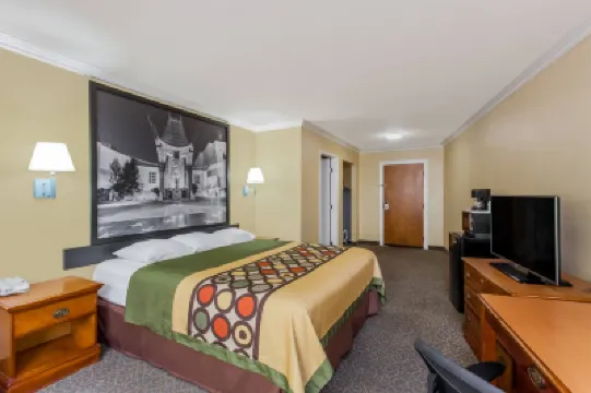 Super 8 by Wyndham Los Angeles Downtown Hotel a 