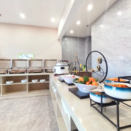 Shanhe Puyin Hotel (Xinyang East high speed railway station store)