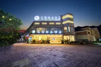 First Meet Hotels near Luodian People's Square