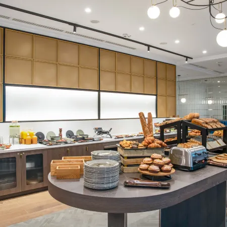 Golden Tulip Warszawa Centrum Отели рядом с достопримечательностью «Воля»