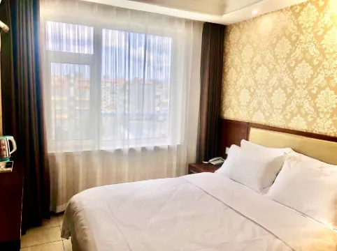 Jinxing Hotel (Harbin Railway Station) Отели рядом с достопримечательностью «Revolution Leader Memorial»