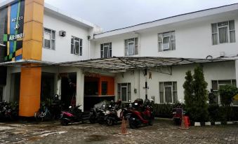 RedDoorz Syariah Near Bypass Krian