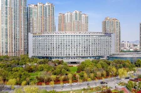 Hilton Nanjing Riverside Отели рядом с достопримечательностью «Zhongshan Ferry Terminal»