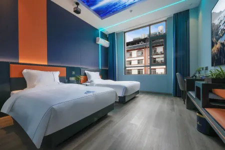 Jing'an Shangting Cinema Hotel (Fengqing Bus Terminal) Отели рядом с достопримечательностью «Fengqing Confucian Temple»