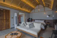 Muyu Yujia Story Boat House B&B Hotels in Lingshui