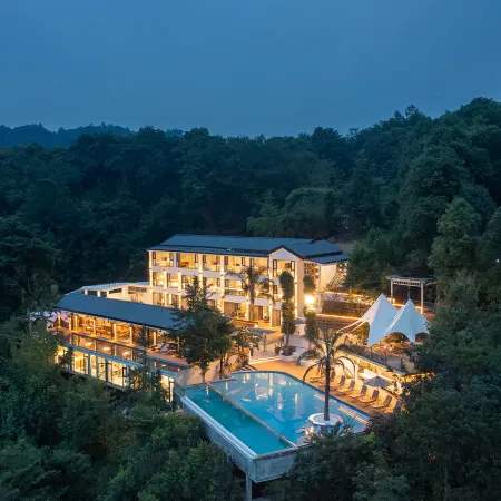 Qingcheng Mountain Chujian Mountain Hot Spring Hotel