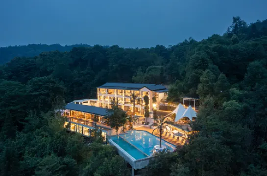 青城山初見山野溫泉飯店