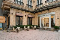 The Castle Hotel Các khách sạn ở Long Biên