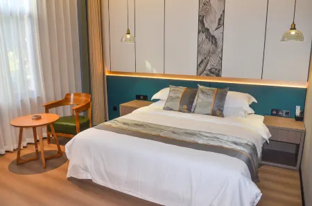 Lucheng Hotel (Andeli Plaza) Отели рядом с достопримечательностью «Tomb of Zhou Yu»