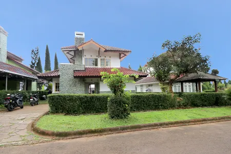 Villa ChavaMinerva Aries Ciater with Private Pool Отели рядом с достопримечательностью «Kiara Pool Ciater Spa Resort»