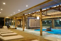Qinghe Ruijin Private Soup Hot Spring Hotel (Li County Bipenggou Scenic Area Store) - piscina