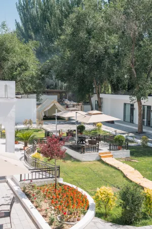 Yixinting Homestay Отели в г. Хочен