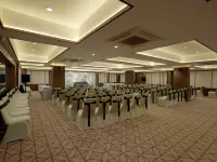 Hotel the Evergrand Palace Hotels in Rajkot