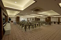 Hotel the Evergrand Palace Hotels in Раджкот