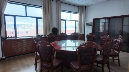 Huajian Folk Homestay Hotel Отели рядом с достопримечательностью «Bortala Polytechnic»