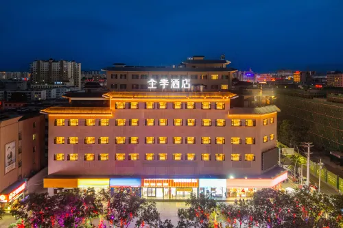 JI Hotel (Jiuquan Drum Tower Hantang Food Street) - parking