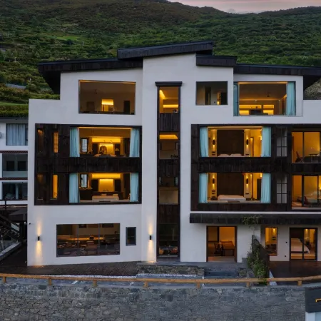 Shanshangshan • Yunyang Resort (Shuangqiao Valley Scenic Area)