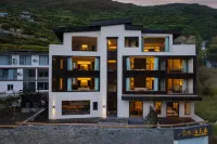 Shanshangshan • Yunyang Resort (Shuangqiao Valley Scenic Area)