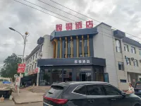 瓜州輝銅飯店 柳園站附近的飯店