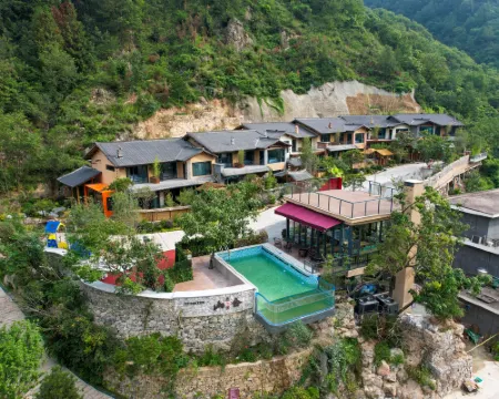 Mountain House | Vacation Apartment (Zhongnan Mountain Village) Hoteles en Condado de Zhashui