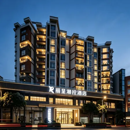 Rezen Chaokong Hotel (Guilin Elephant Trunk Hill Scenic Area Two Rivers and Four Lakes)