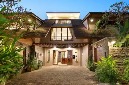 Puri Sabina Bed & Breakfast Отели рядом с достопримечательностью «Karma Spa at Karma Jimbaran»